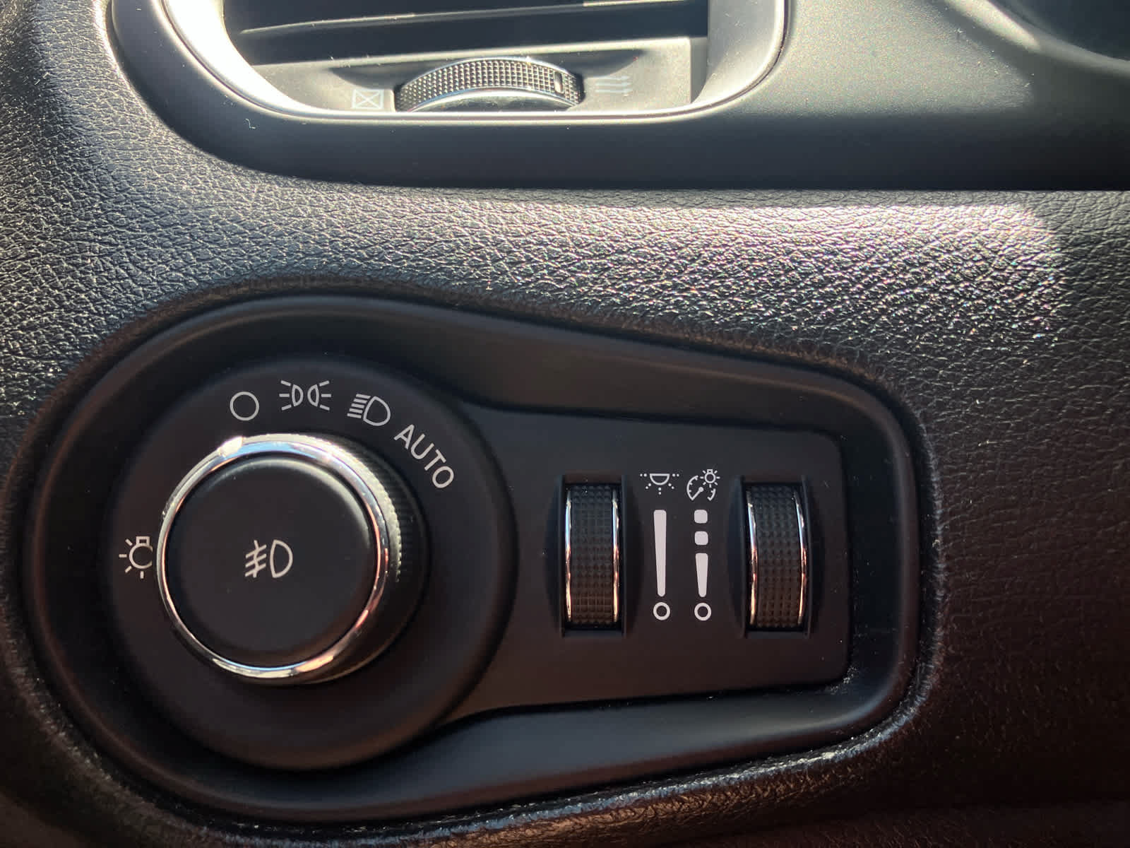 Used 2021 Jeep Renegade Latitude FWD image 13