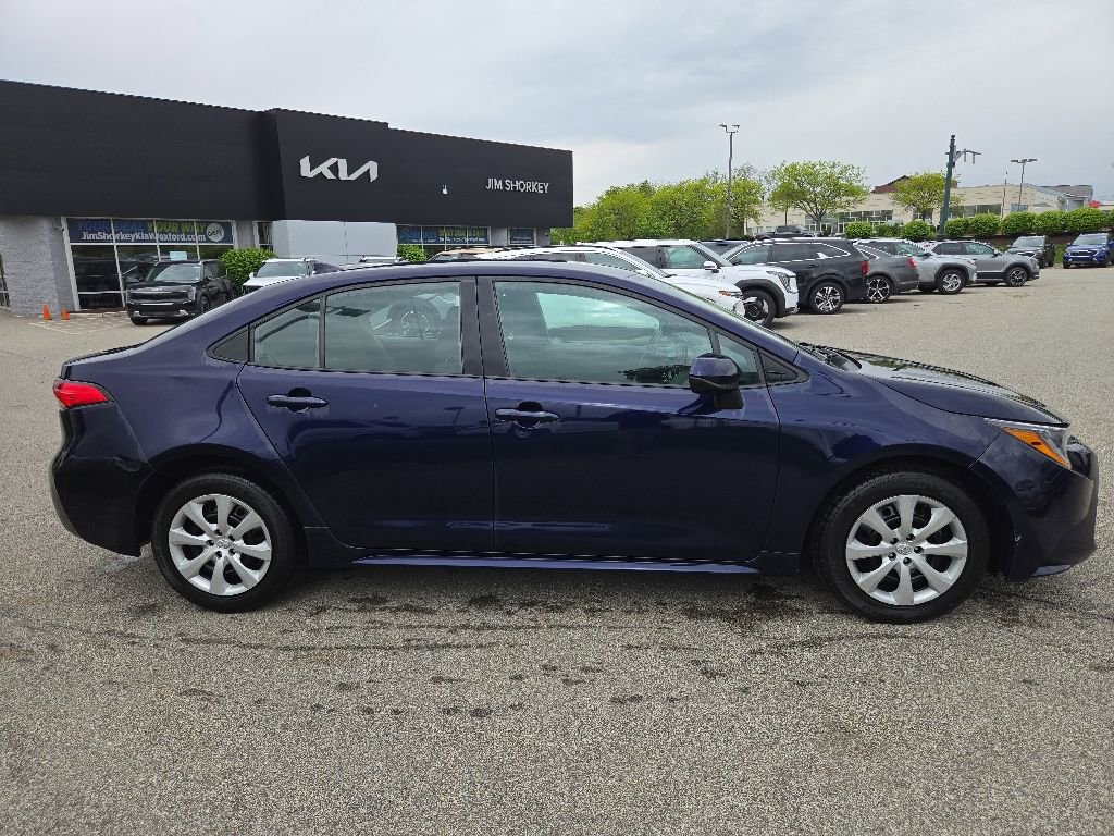 Used 2023 Toyota Corolla LE FWD image 2