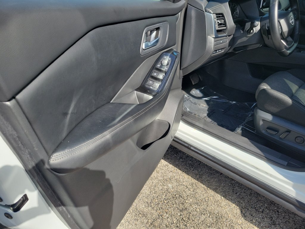 Used 2025 Nissan Rogue SV AWD/4WD image 21