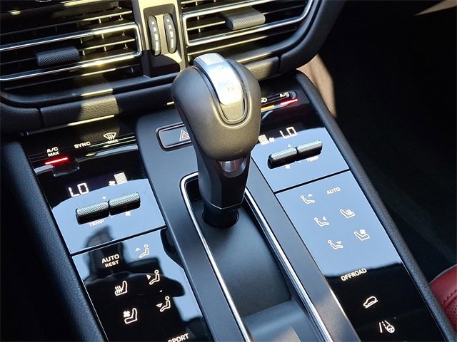 Used 2025 Porsche Macan image 21