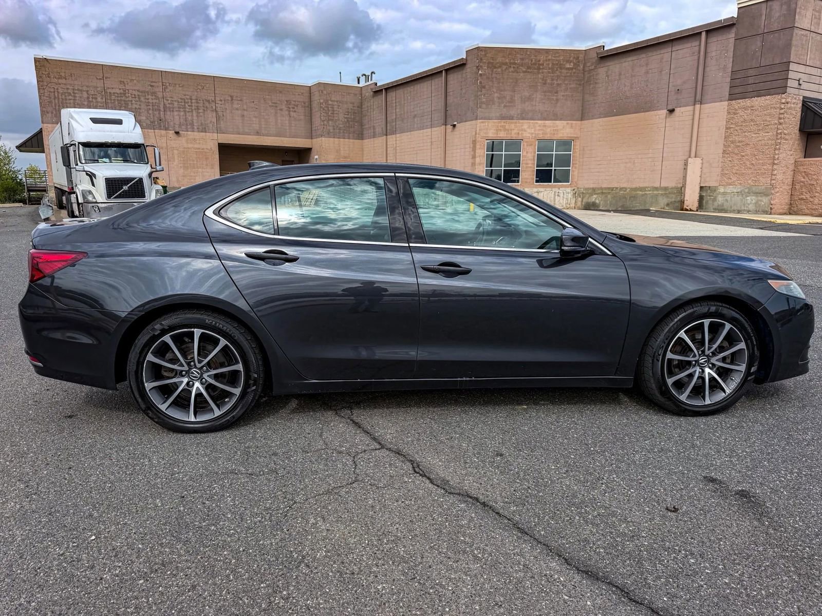 Used 2015 Acura TLX V6 SH-AWD w/ Technology Pkg image 7