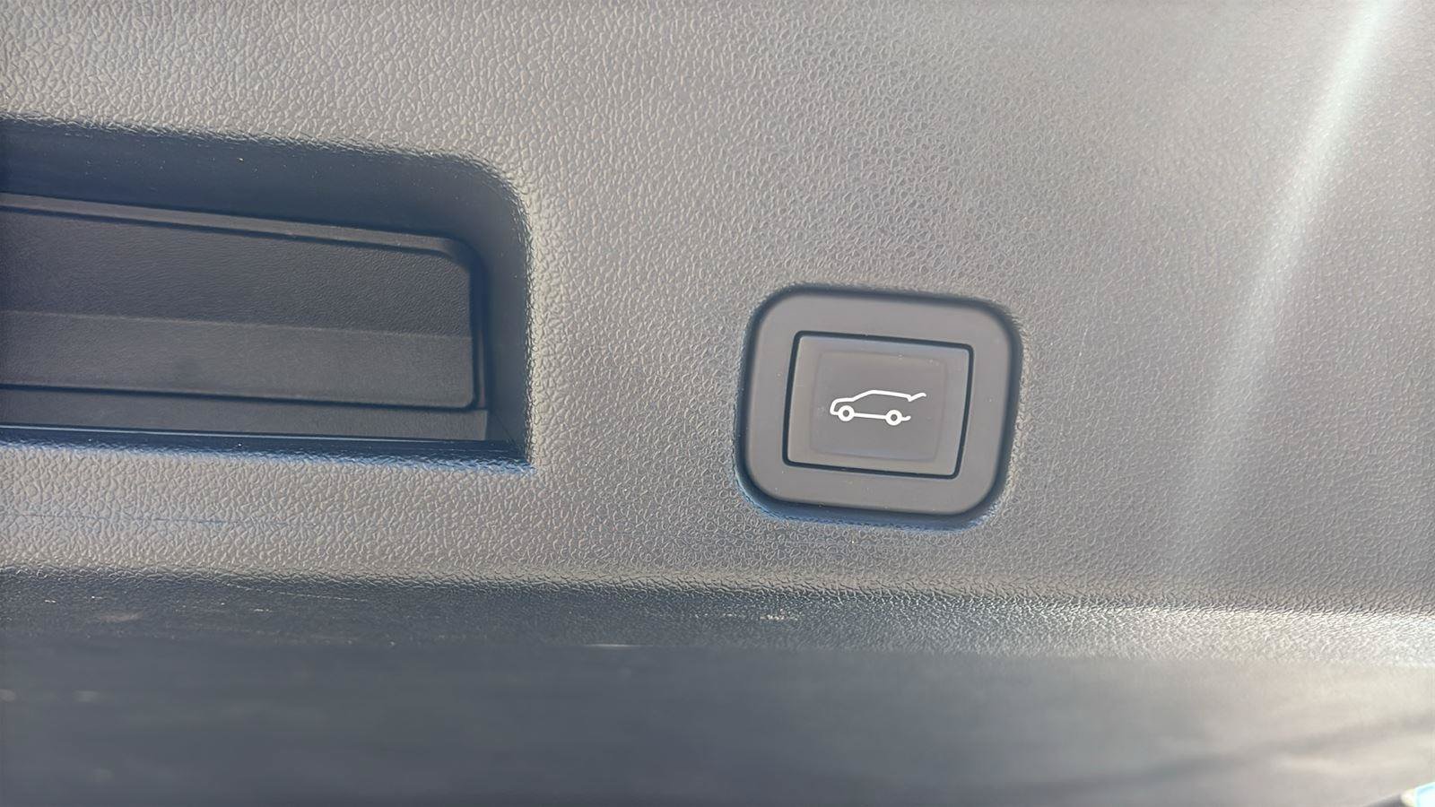 Certified 2025 Buick Enclave Preferred FWD image 19