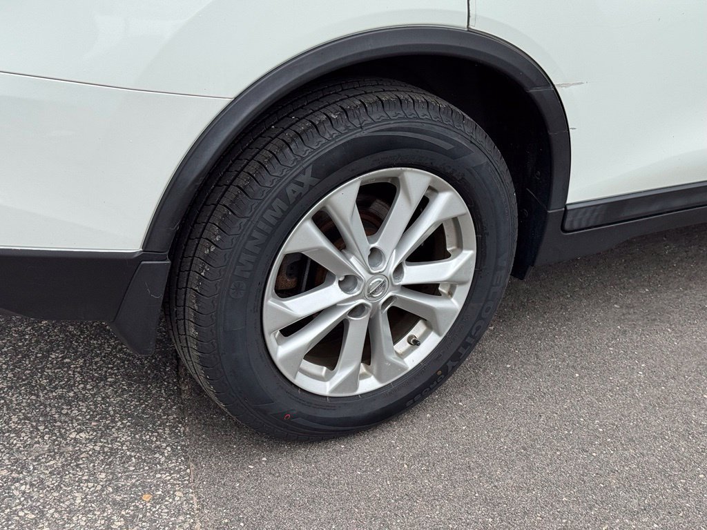 Used 2015 Nissan Rogue SV FWD image 38