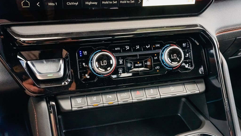 New 2026 GMC Sierra 2500 AT4 w/ Technology Package AWD/4WD image 18