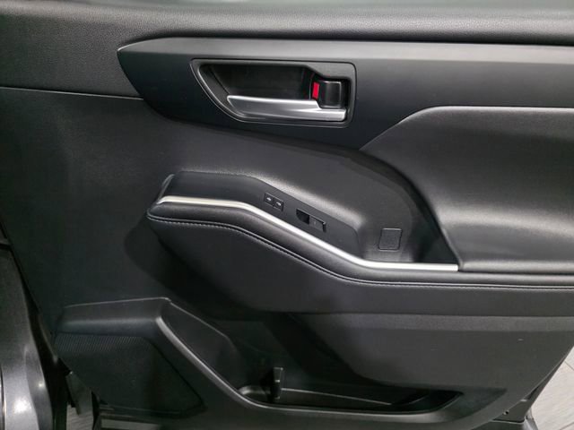 Used 2024 Toyota Highlander XLE image 13