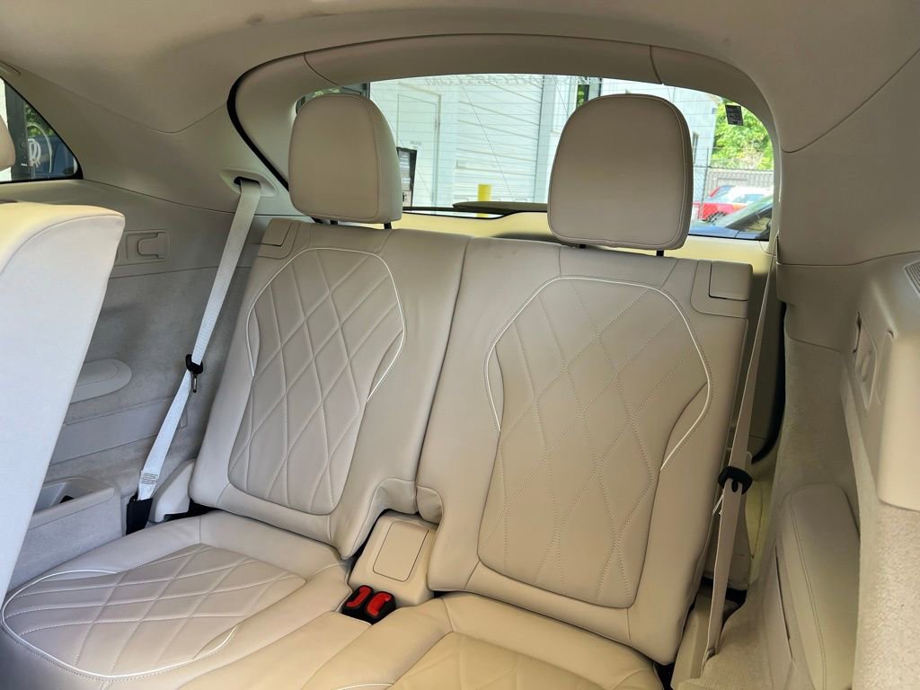 Used 2023 Mercedes-Benz EQS 580 4MATIC SUV w/ Exclusive Trim Package image 10