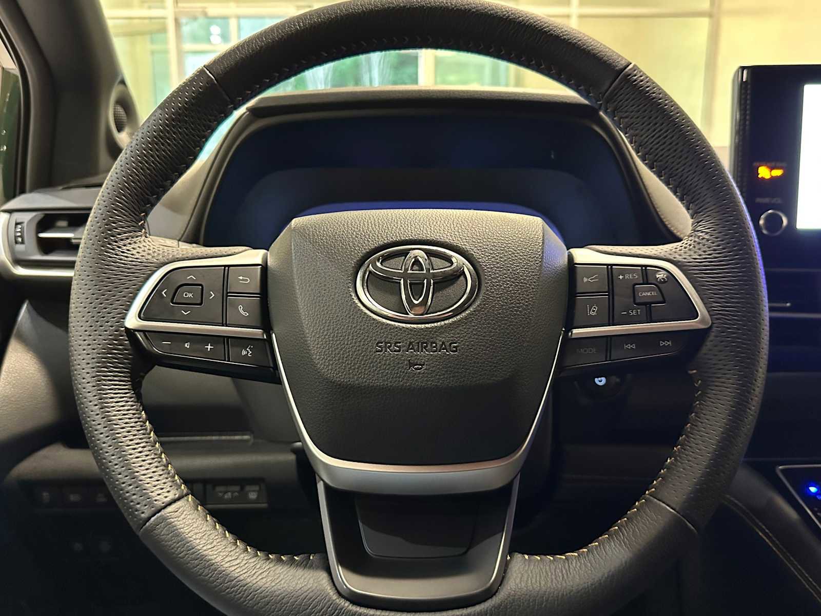 Certified 2025 Toyota Sienna XLE Woodland Edition image 12