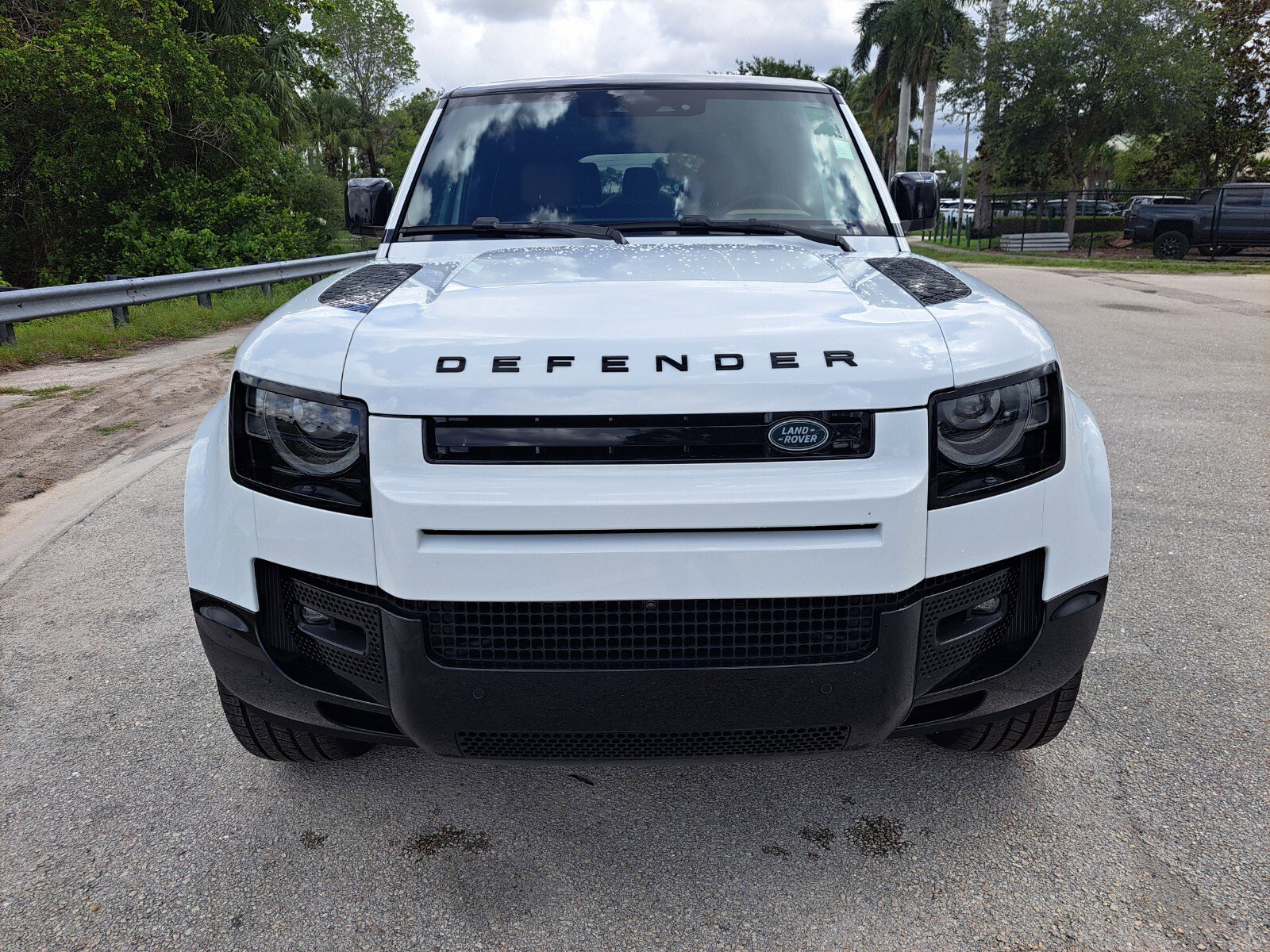 New 2025 Land Rover Defender 130 V8 image 9