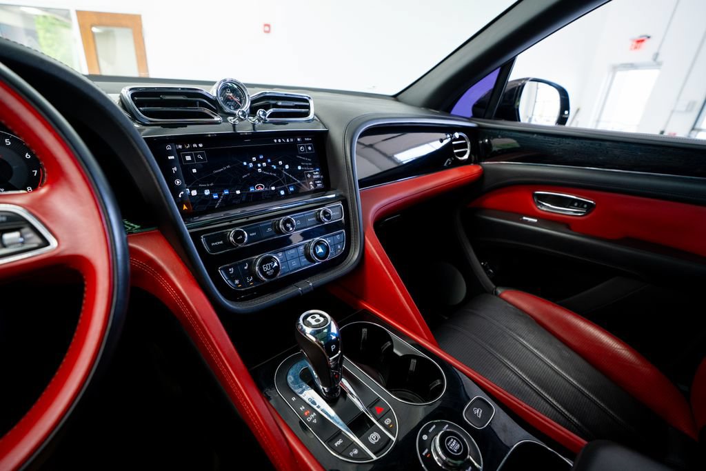 Used 2022 Bentley Bentayga AWD/4WD image 39