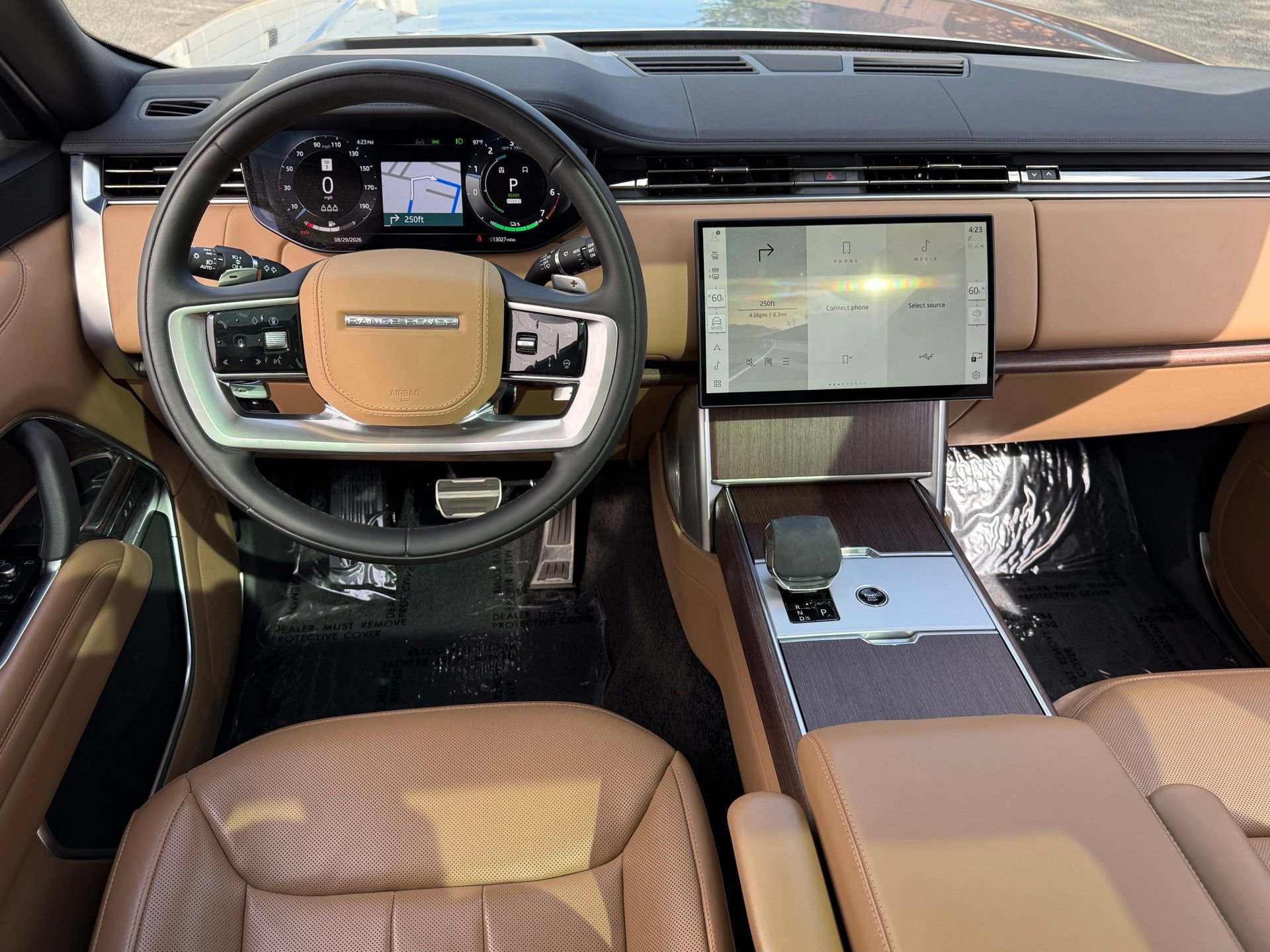 Used 2025 Land Rover Range Rover SE AWD/4WD image 12