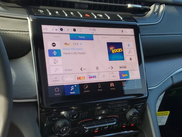 New 2025 Jeep Grand Cherokee Limited w/ Black Appearance Package image 10