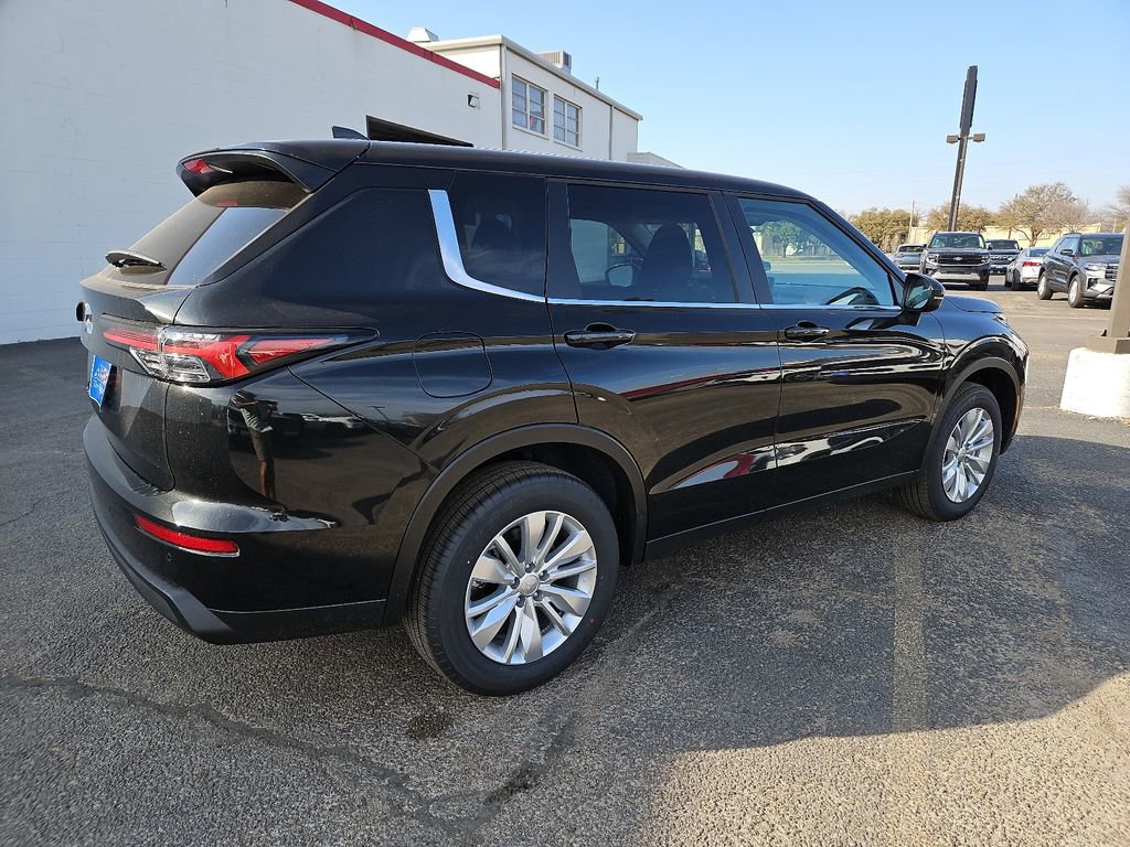 New 2026 Mitsubishi Outlander ES image 13