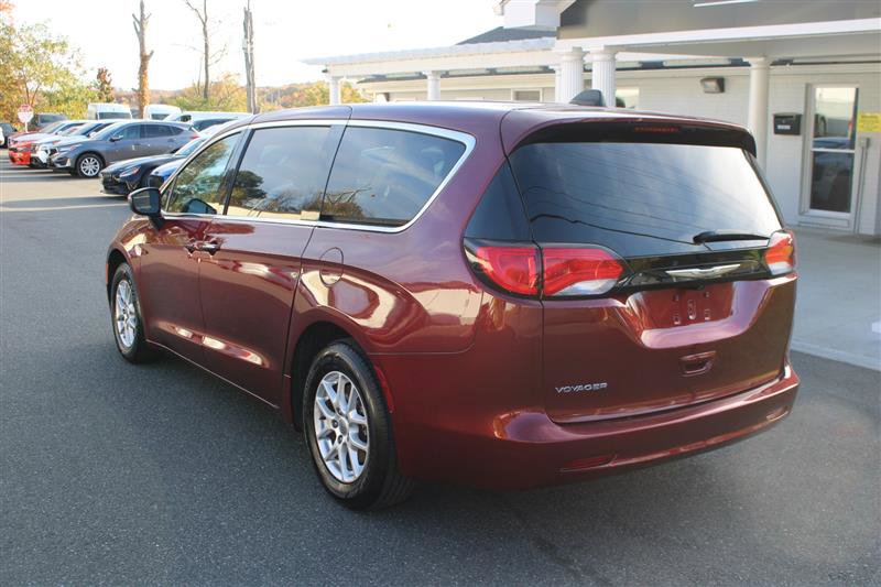 Used 2023 Chrysler Voyager LX image 6