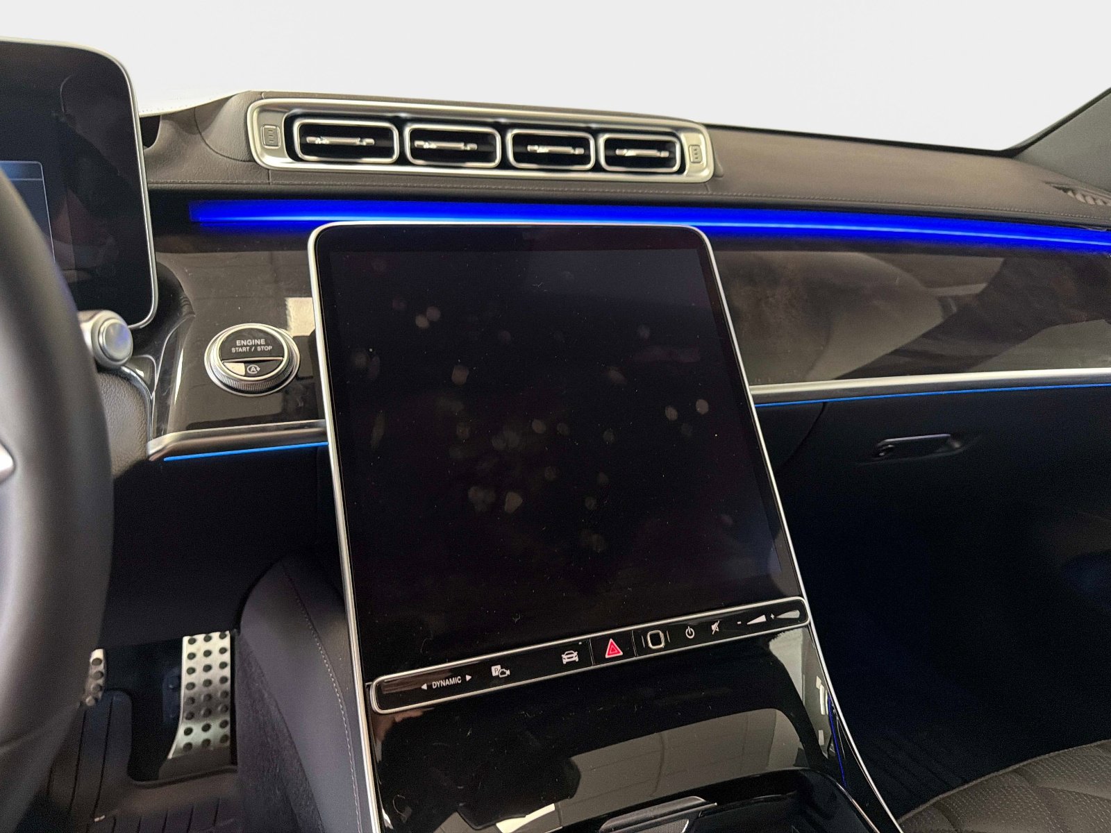 New 2025 Mercedes-Benz S 580 4MATIC Sedan image 17