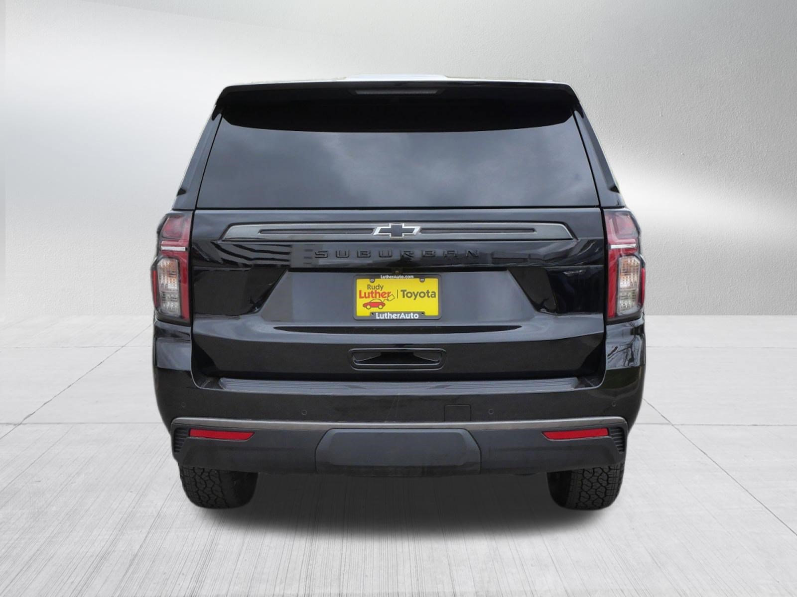 Used 2022 Chevrolet Suburban Z71 w/ Z71 Off-Road Package AWD/4WD image 6
