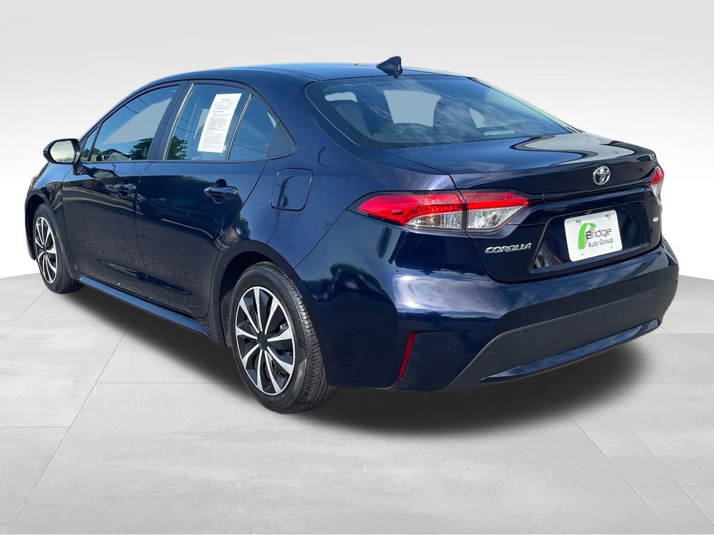 Used 2022 Toyota Corolla LE FWD image 5
