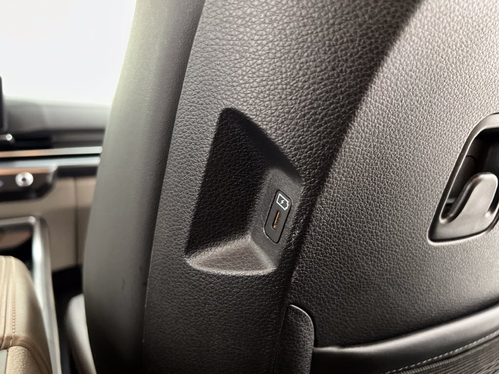 Used 2025 Kia Carnival FWD image 26