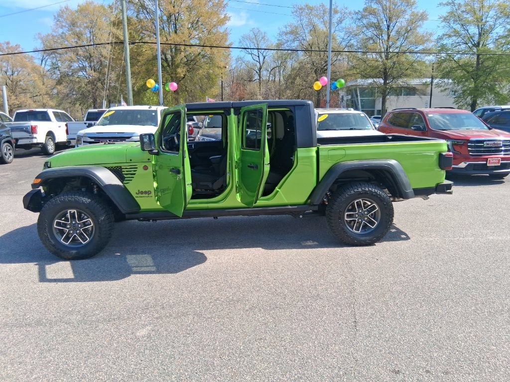 Used 2025 Jeep Gladiator Mojave w/ Convenience Group AWD/4WD image 23
