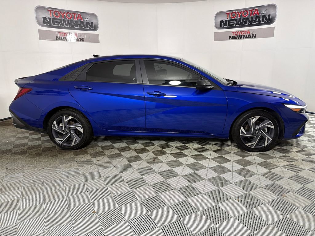 Used 2025 Hyundai Elantra Sport image 2
