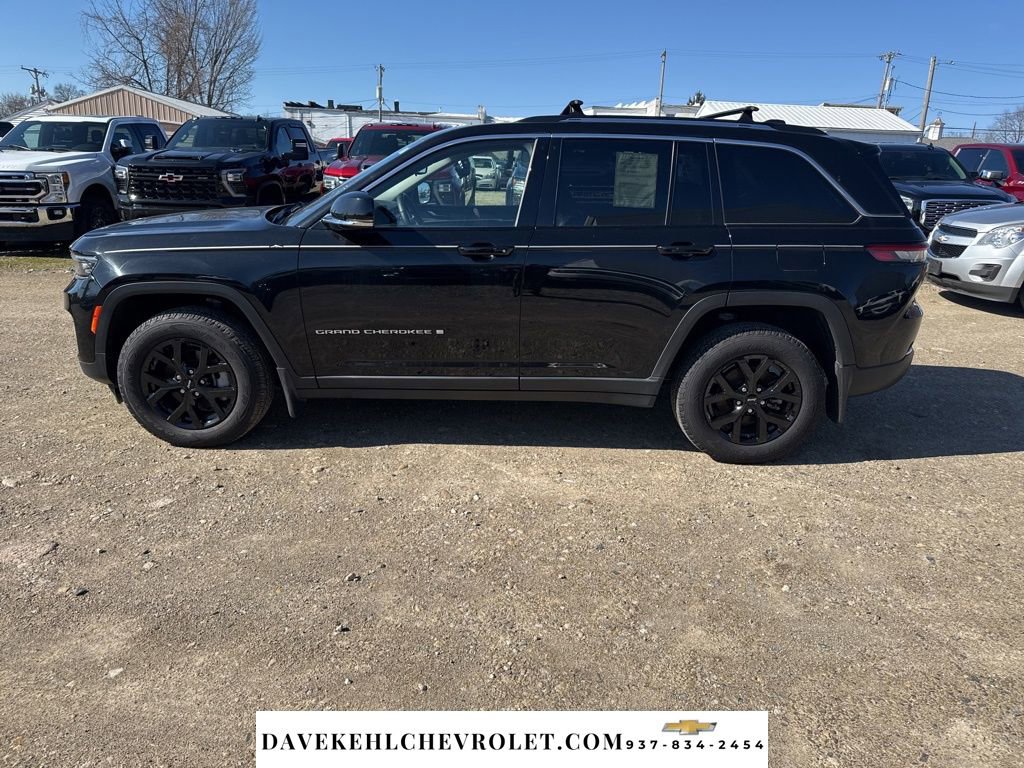 Used 2022 Jeep Grand Cherokee Limited w/ Trailer Tow Prep Group (B) image 3