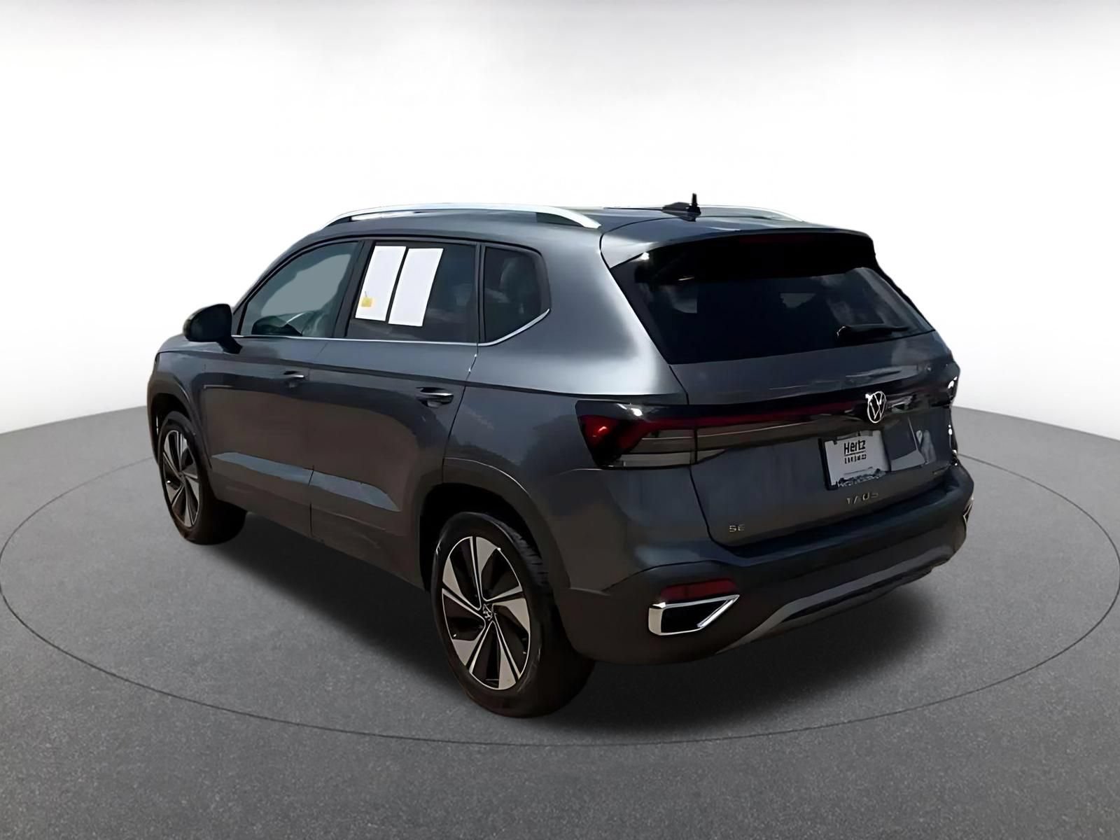 Used 2026 Volkswagen Taos SE AWD/4WD image 9