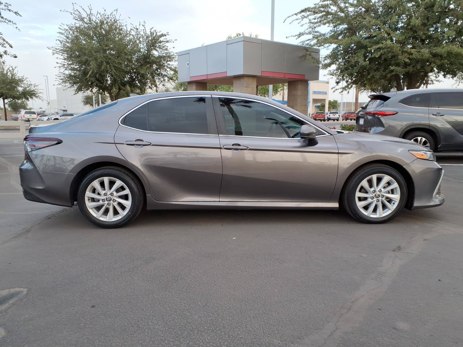 Certified 2022 Toyota Camry LE FWD image 3