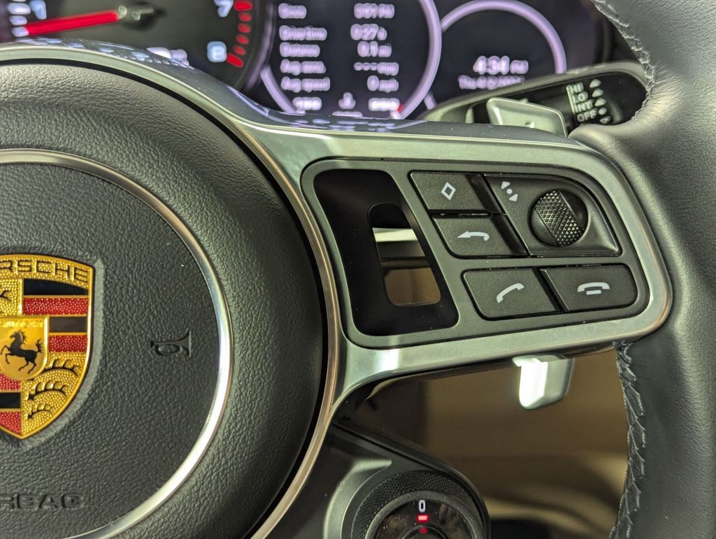 Used 2022 Porsche Cayenne Coupe image 40