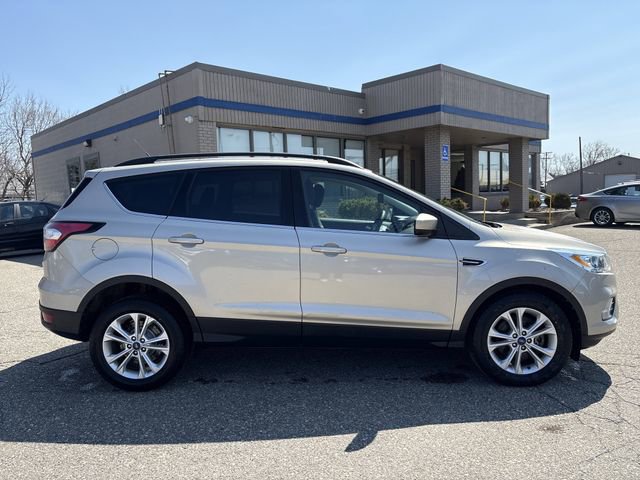 Certified 2017 Ford Escape SE w/ Equipment Group 201A image 4