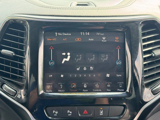 Used 2019 Jeep Cherokee Limited w/ Luxury Group AWD/4WD image 16
