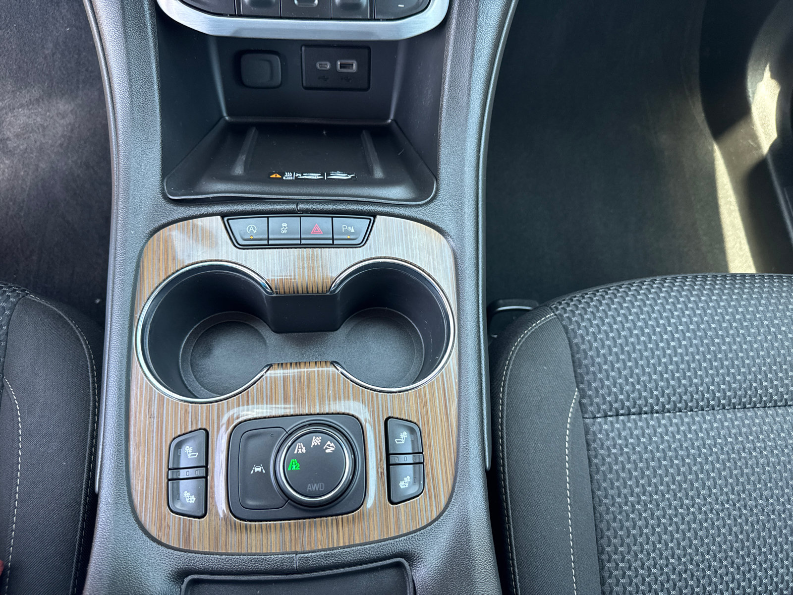 Used 2023 GMC Acadia SLE w/ Driver Convenience Package image 14