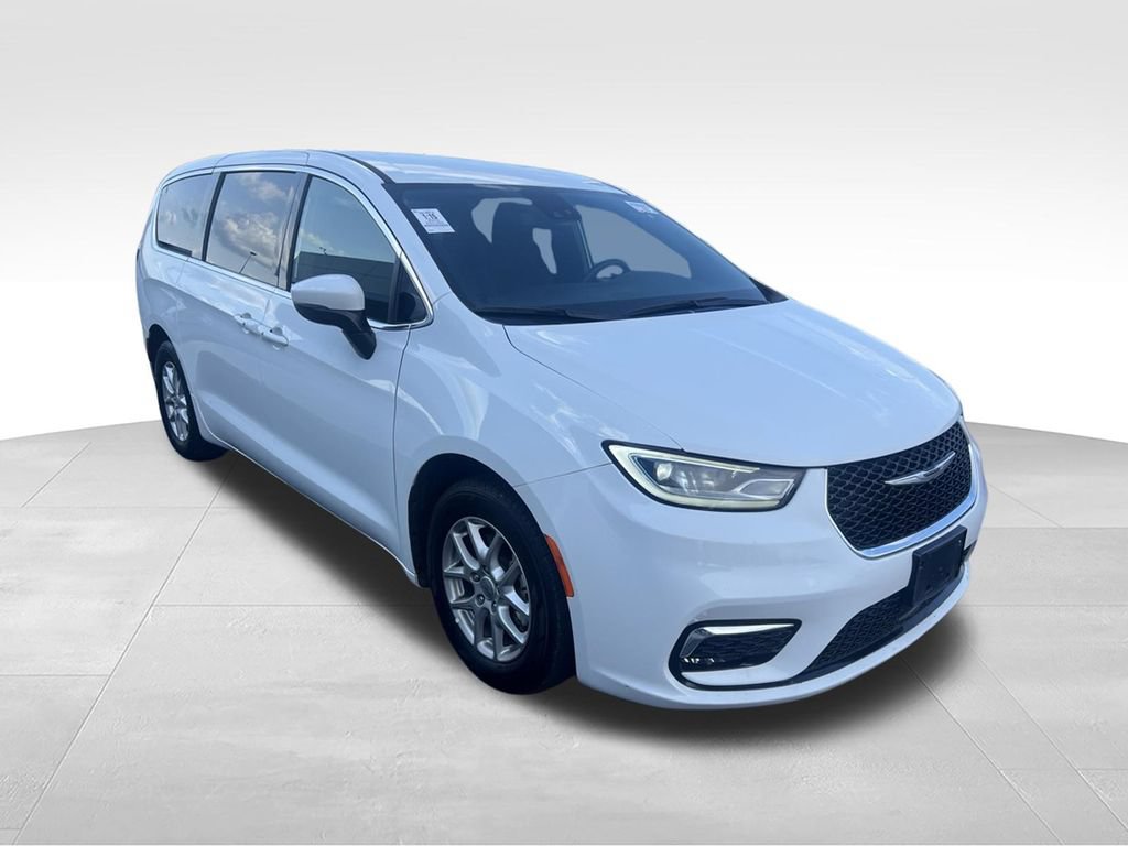 Used 2023 Chrysler Pacifica Touring FWD image 20