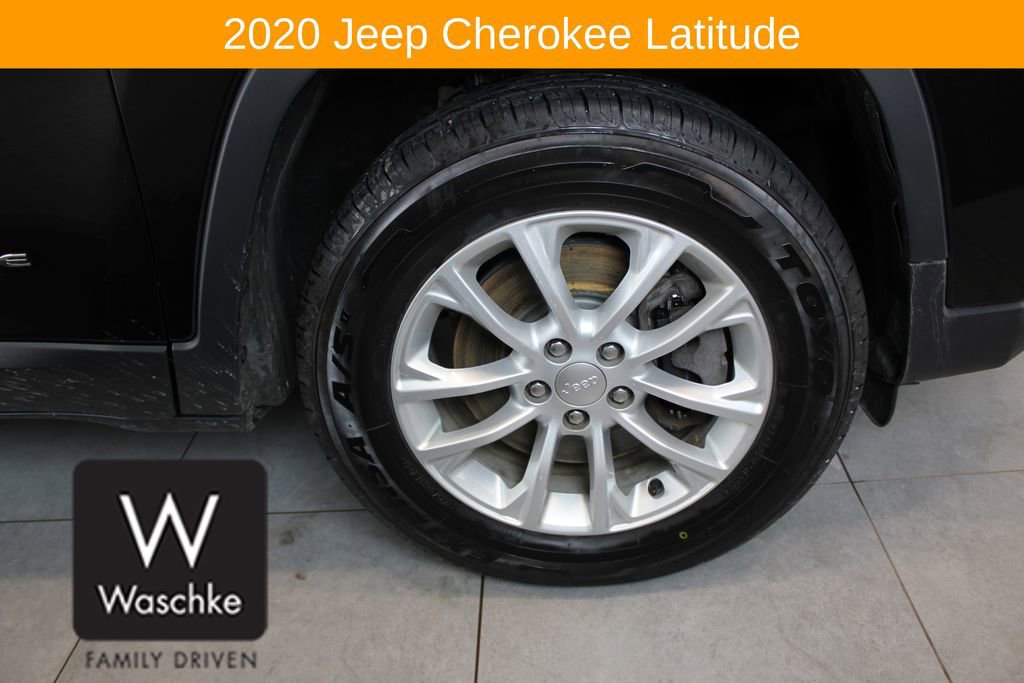 Used 2020 Jeep Cherokee Latitude w/ Cold Weather Group image 14
