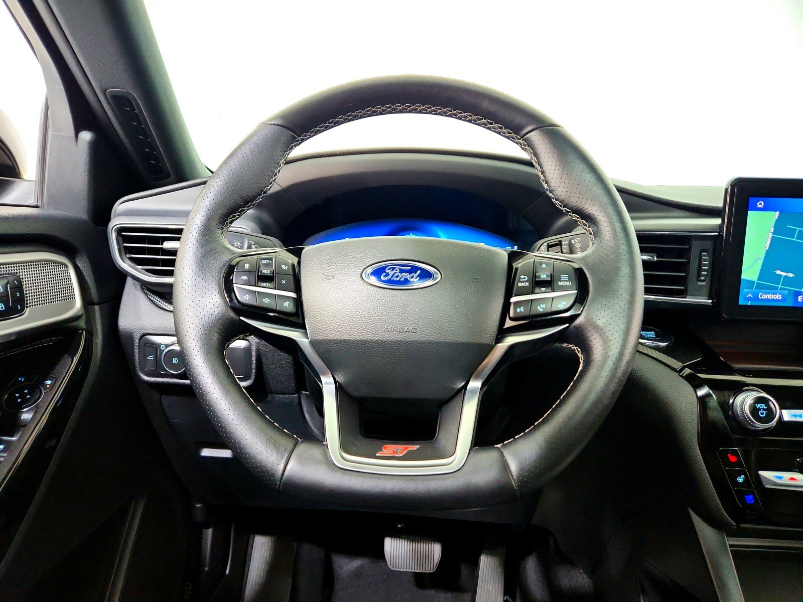 Used 2022 Ford Explorer ST w/ Equipment Group 401A image 24