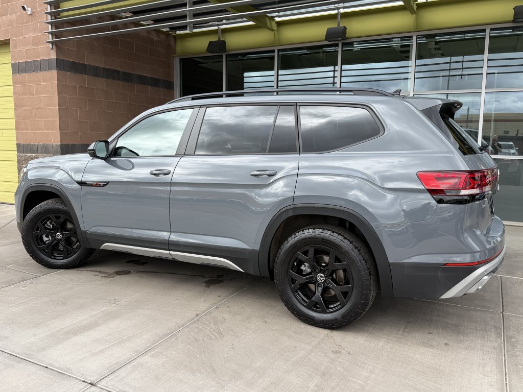 Used 2024 Volkswagen Atlas Peak Edition SE AWD/4WD image 5