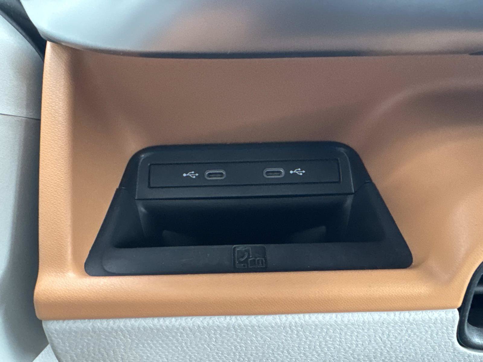 Certified 2025 Volkswagen ID. Buzz 1st Edition AWD/4WD image 26