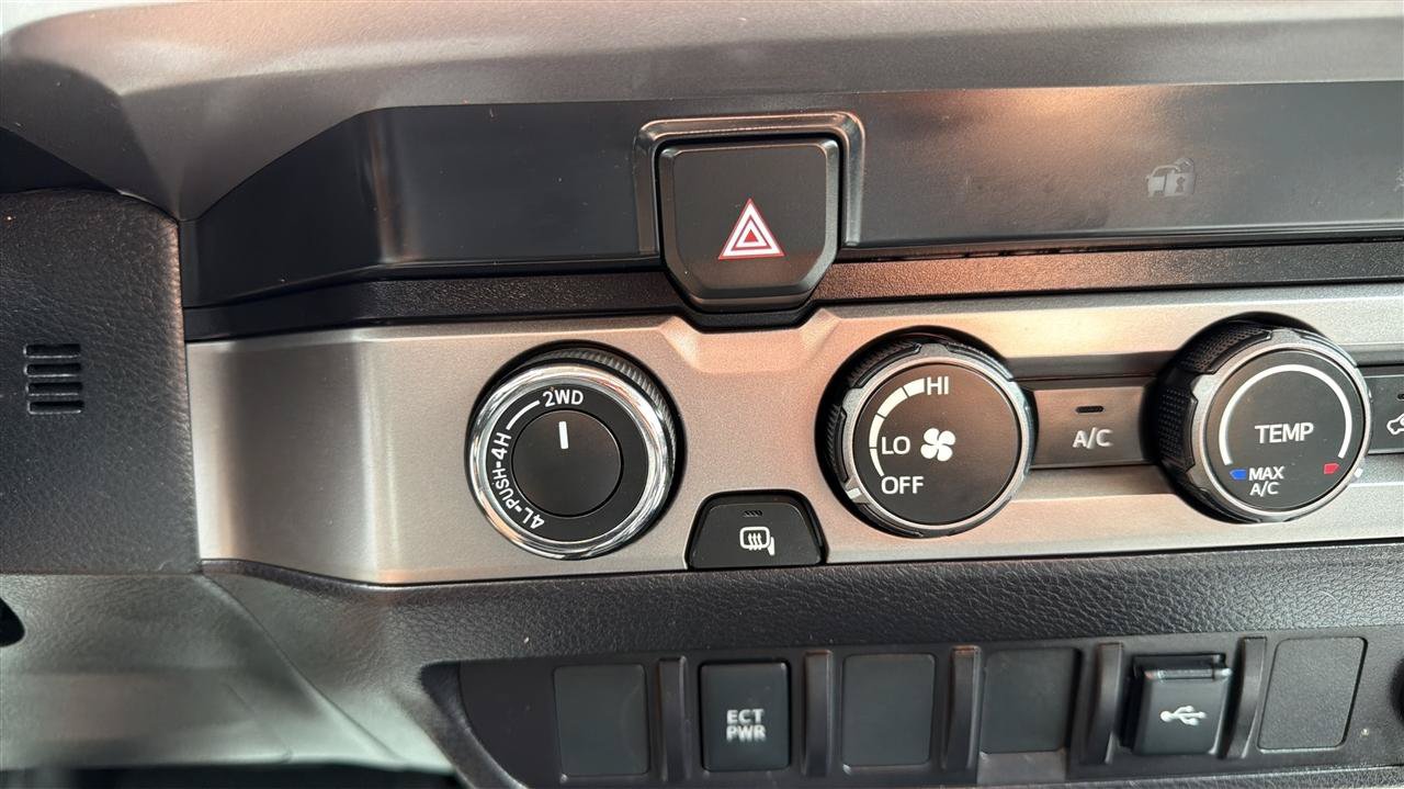 Used 2020 Toyota Tacoma SR5 w/ Blackout Package AWD/4WD image 26