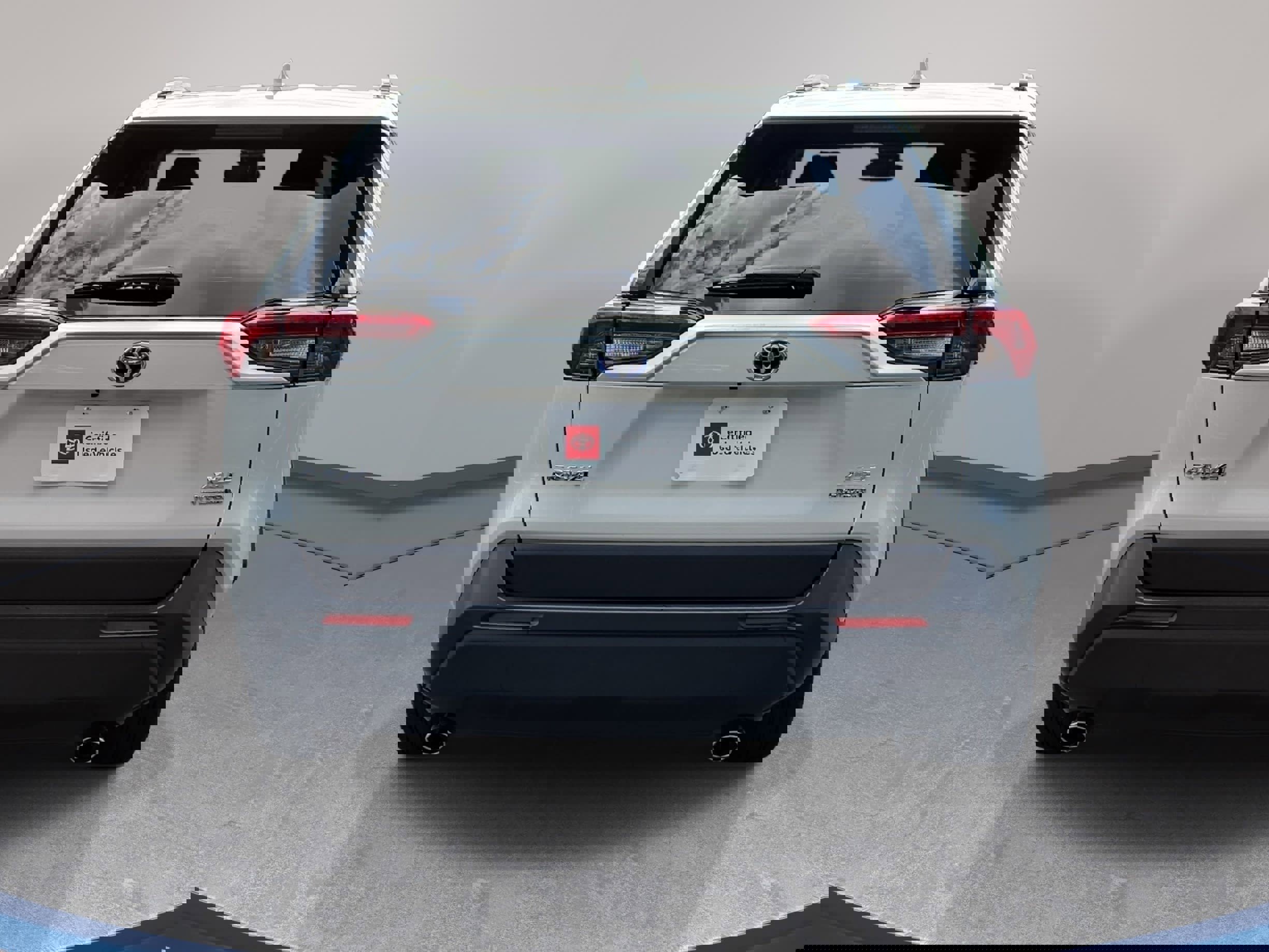 Used 2022 Toyota RAV4 XLE Premium image 6