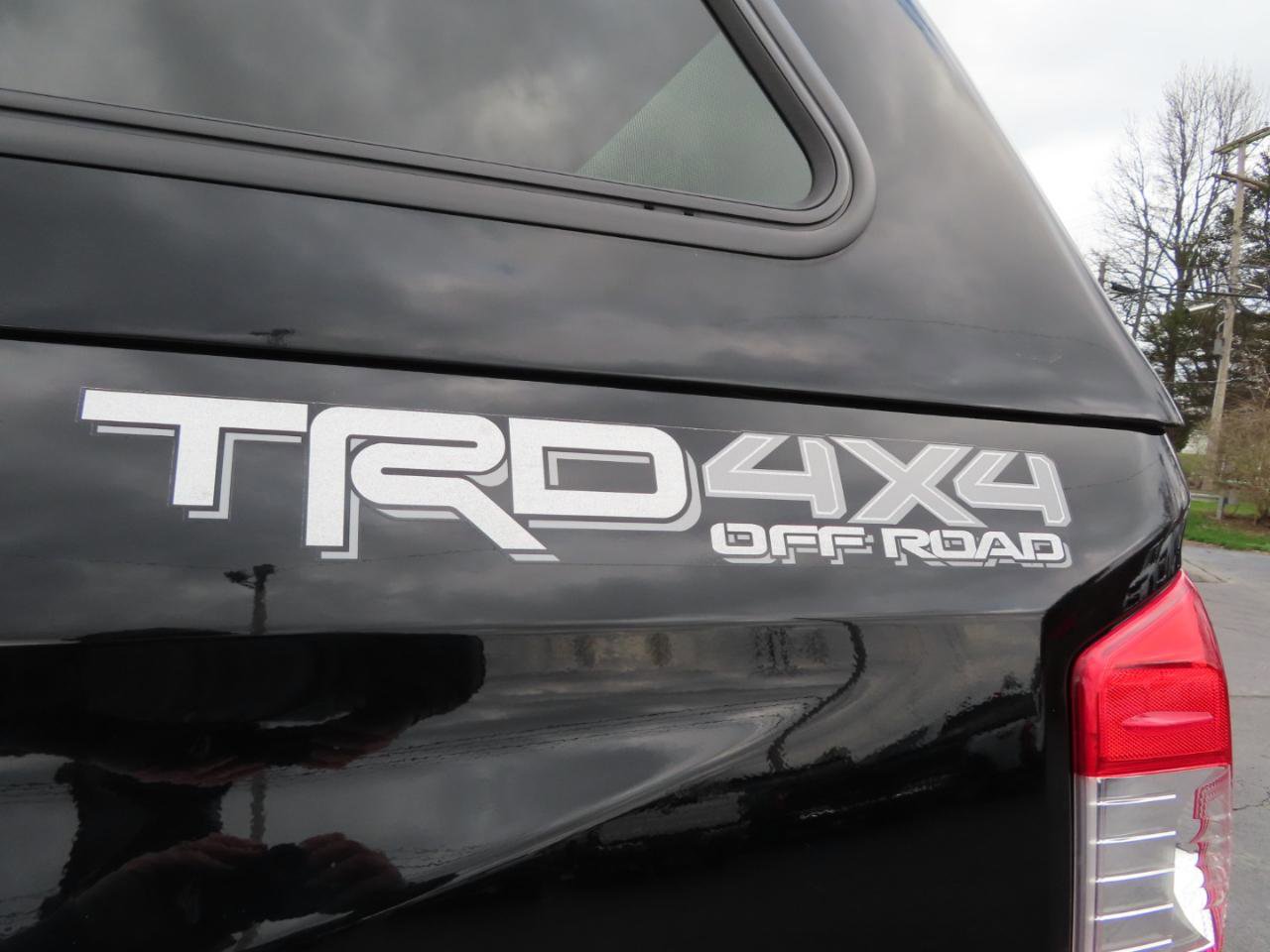 Used 2016 Toyota Tundra SR5 w/ TRD Off Road Package image 15