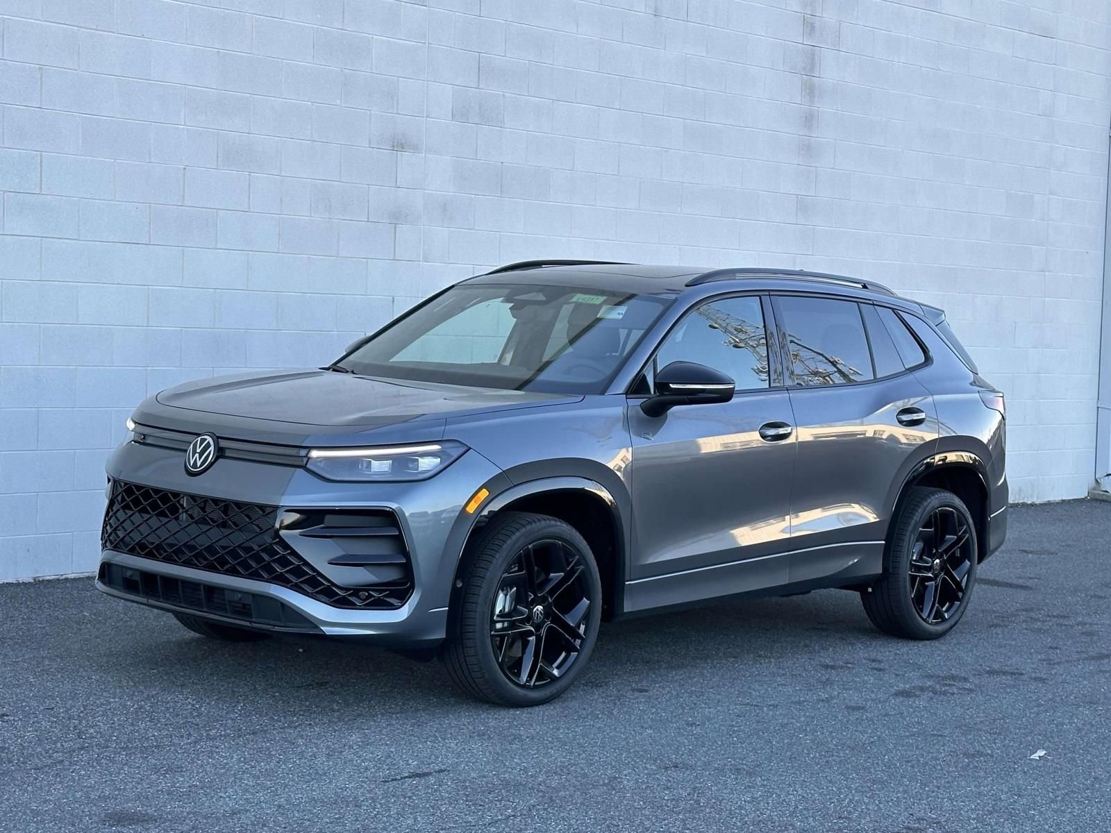 New 2026 Volkswagen Tiguan SE R-Line