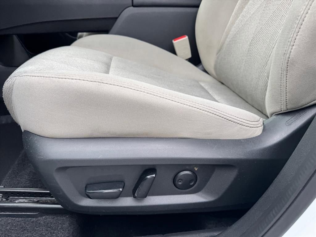 Used 2025 Nissan Rogue SV image 15