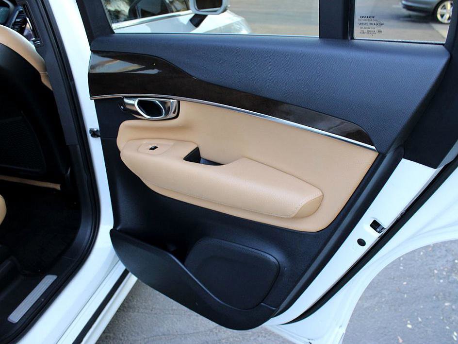 Used 2016 Volvo XC90 T6 Momentum image 22