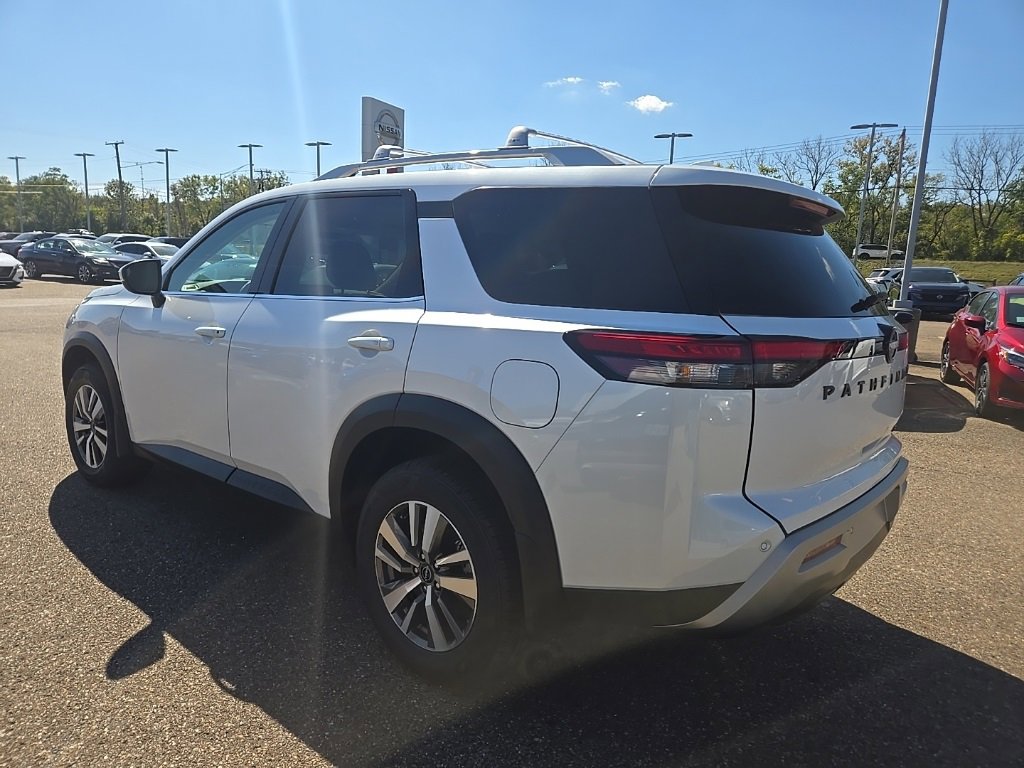 New 2025 Nissan Pathfinder SL w/ Black Appearance Package image 5