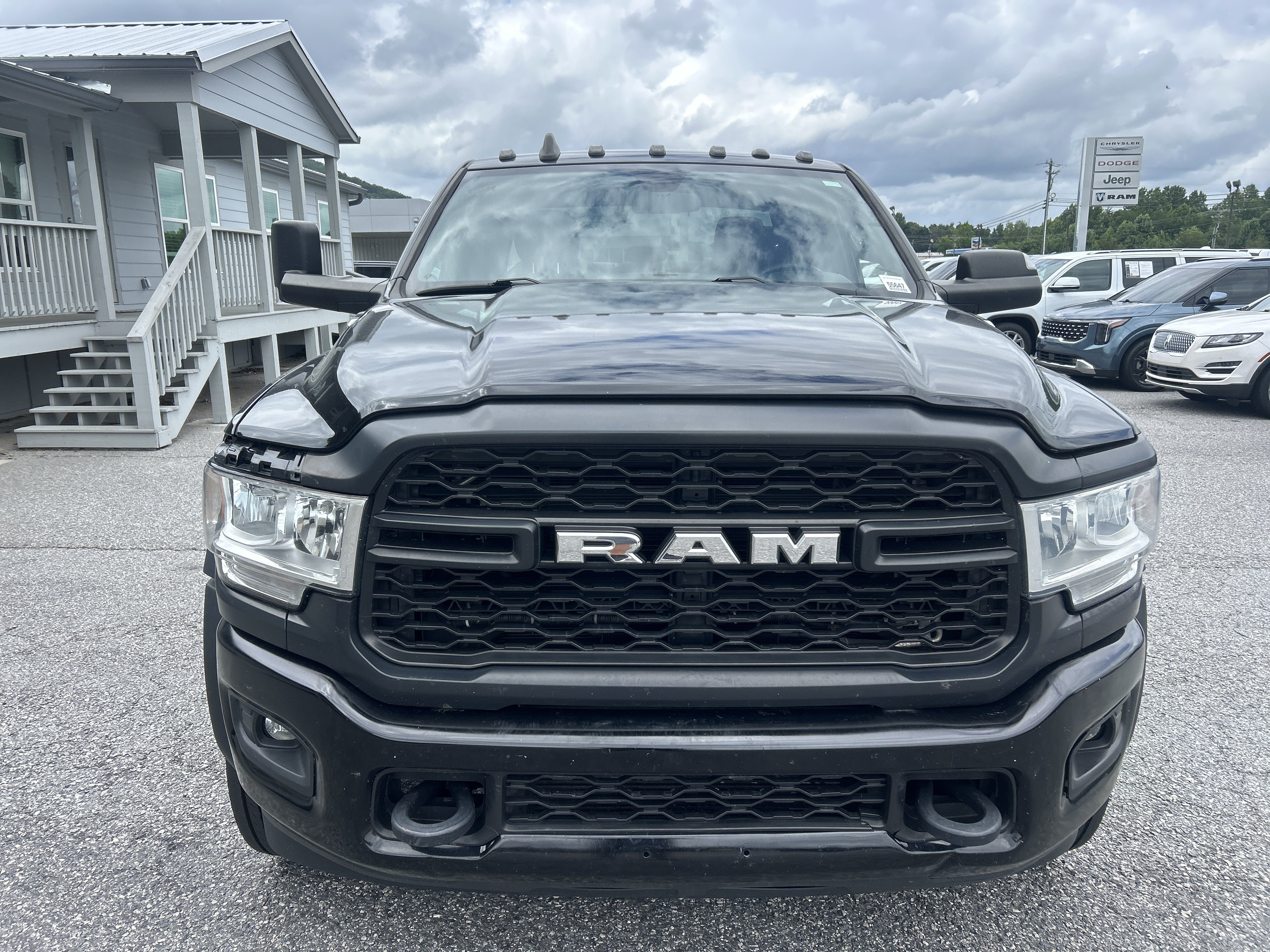 Used 2022 RAM 4500 Tradesman RWD image 9