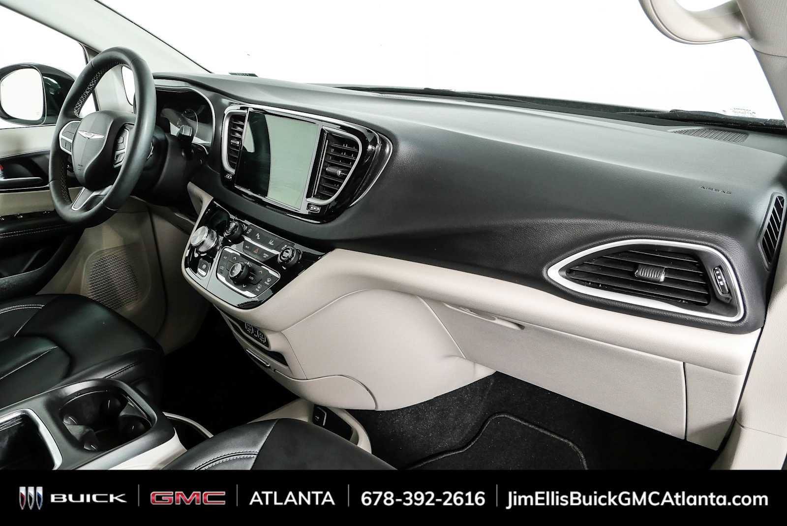 Used 2024 Chrysler Pacifica Touring-L FWD image 21