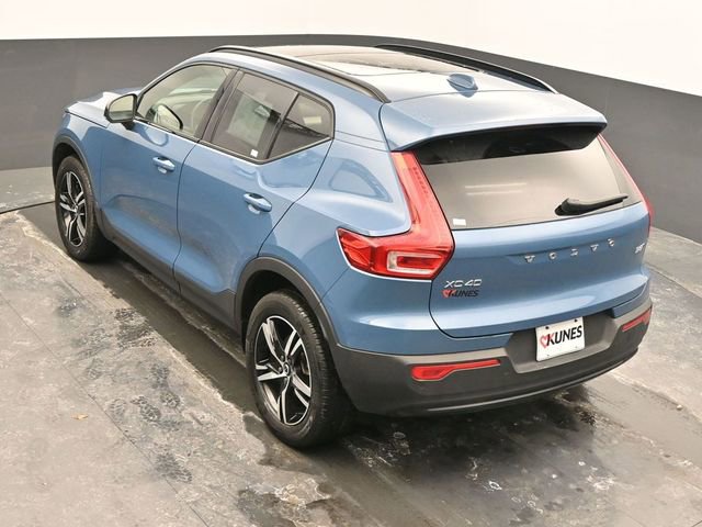 Used 2024 Volvo XC40 B5 Core image 39