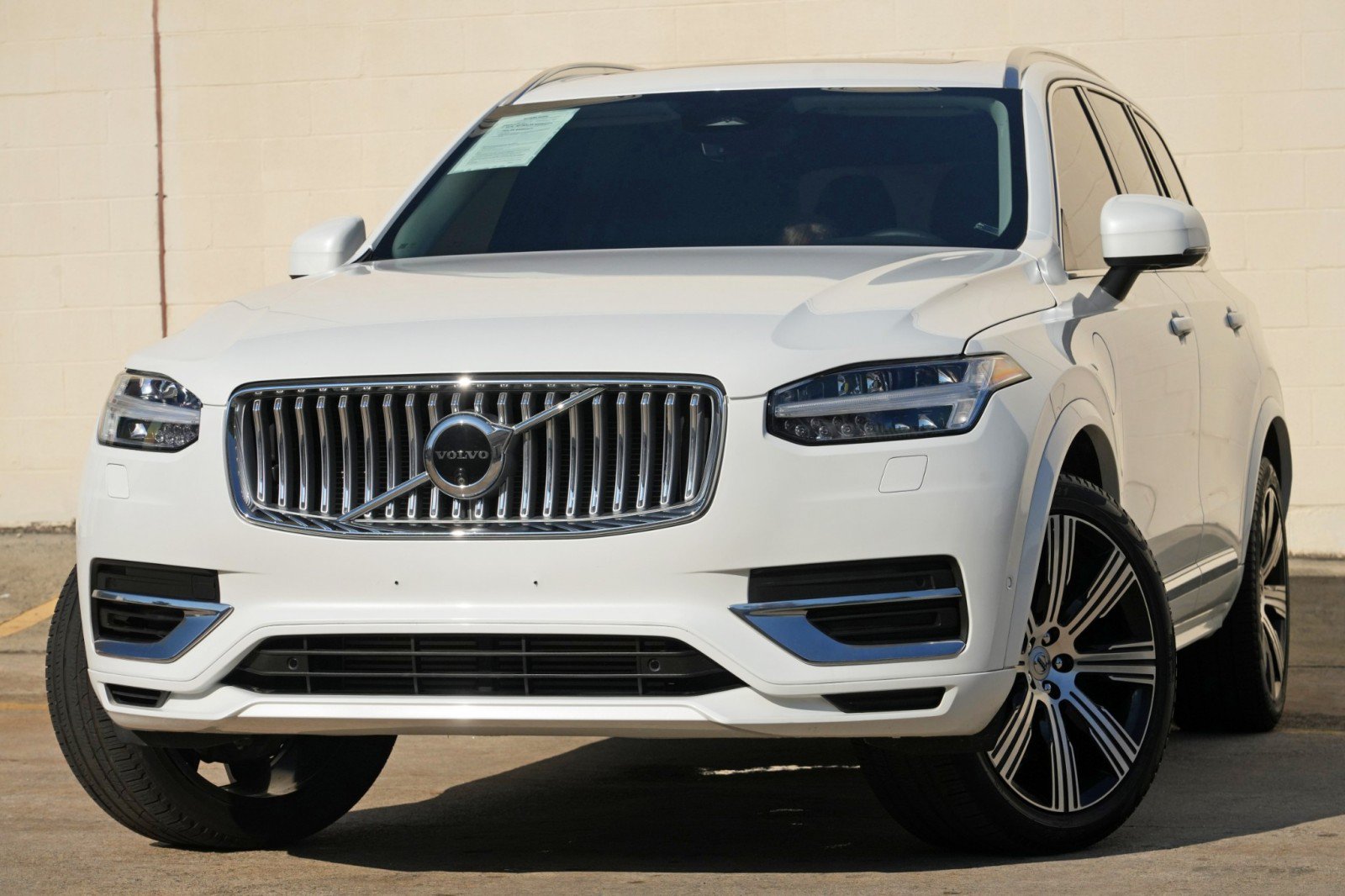 Used 2024 Volvo XC90 T8 Plus AWD/4WD image 3