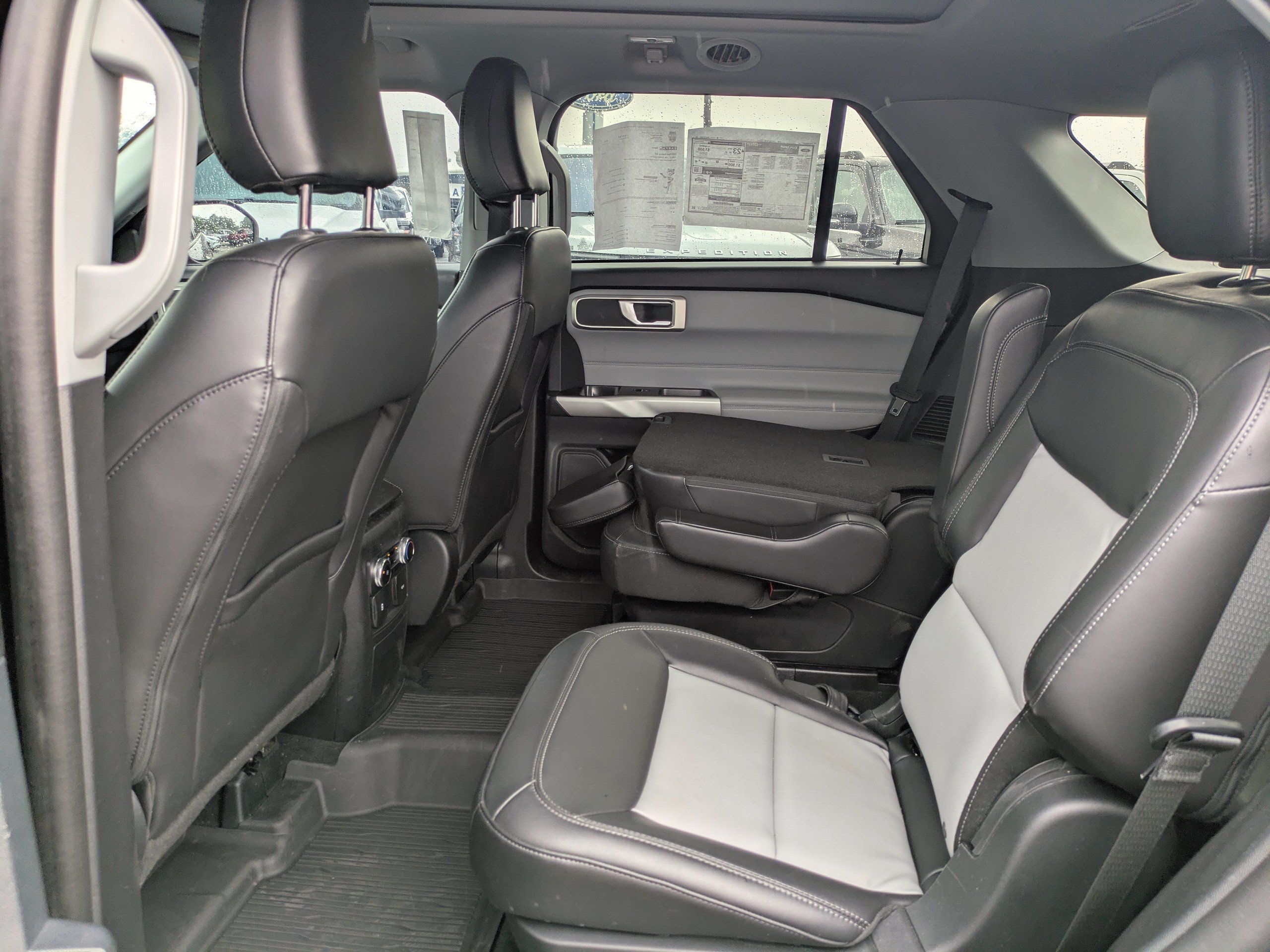 Used 2023 Ford Explorer XLT w/ Equipment Group 202A AWD/4WD image 14