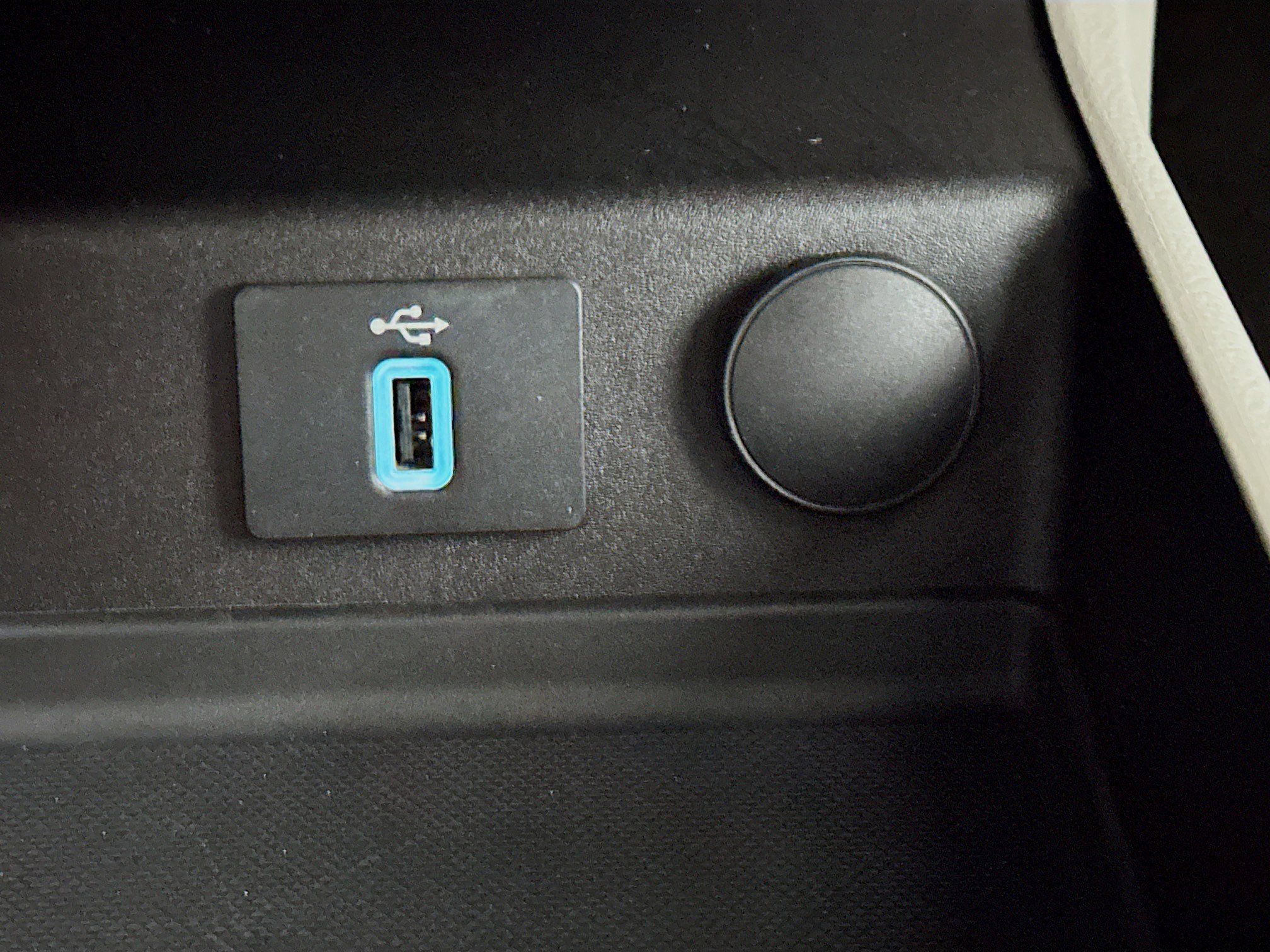 Used 2018 Ford Fusion SE w/ Fusion SE Technology Package FWD image 24