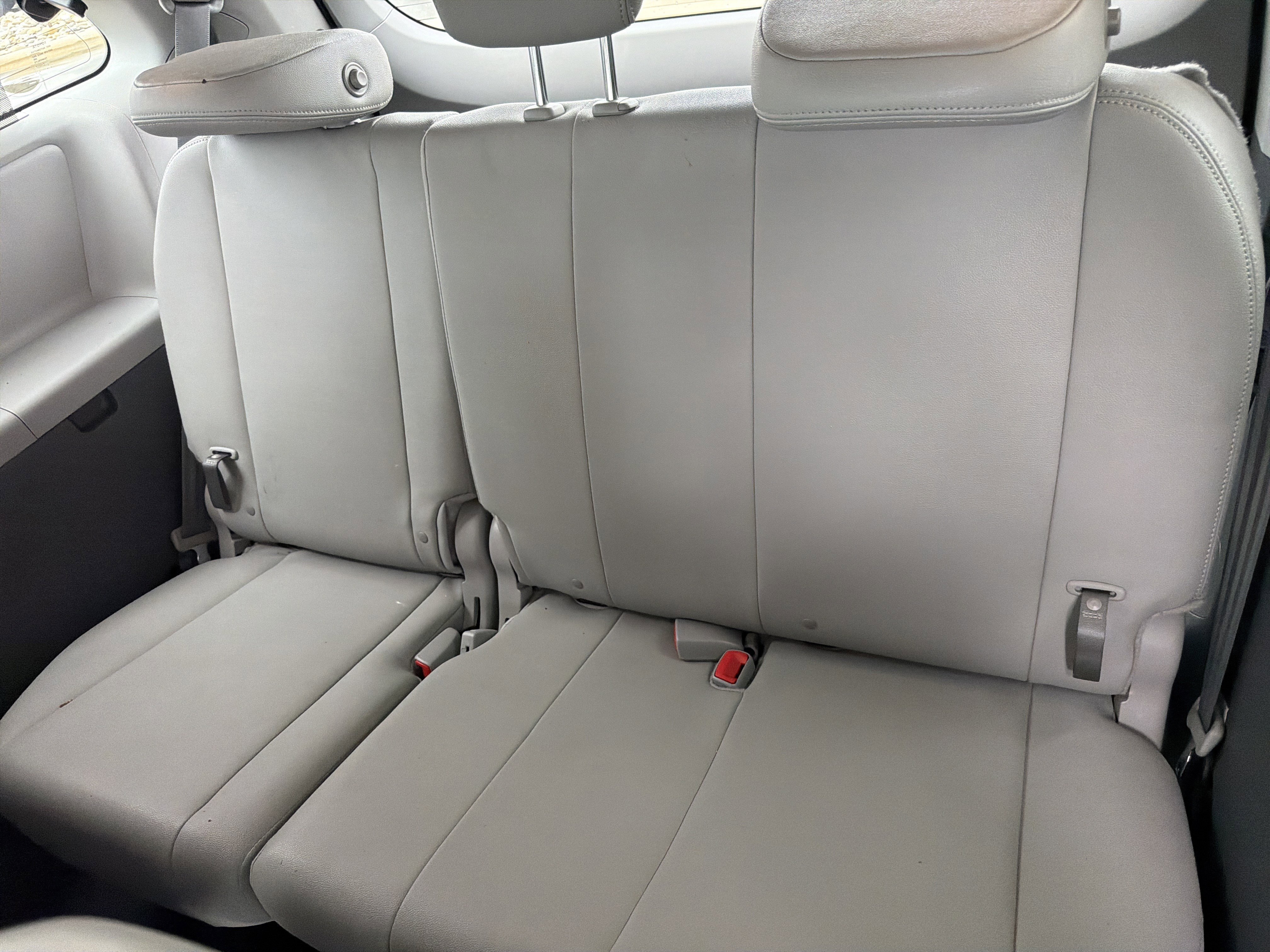 Used 2020 Toyota Sienna XLE w/ XLE Navigation Package FWD image 32
