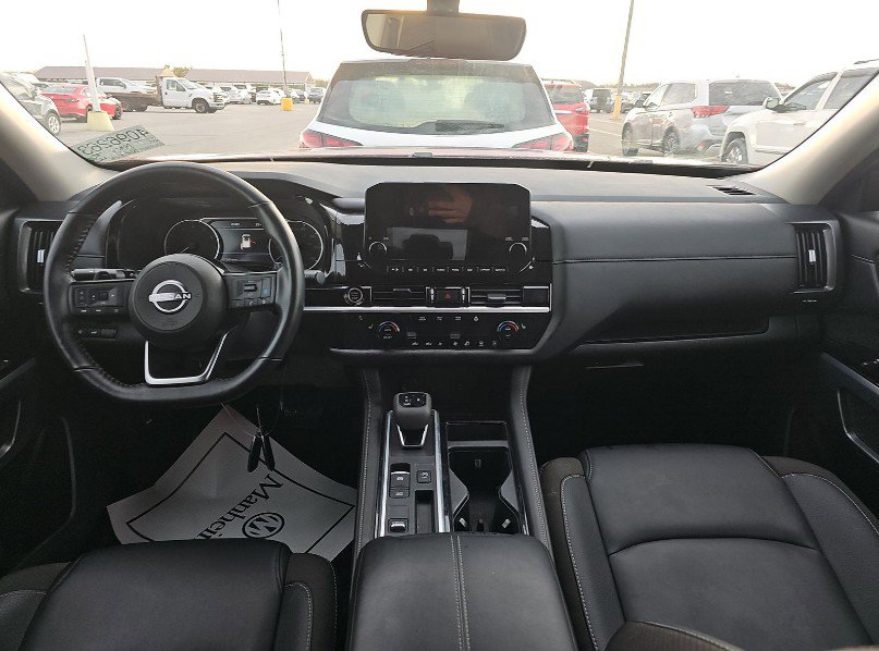 Used 2024 Nissan Pathfinder SL w/ Black Appearance Package image 7